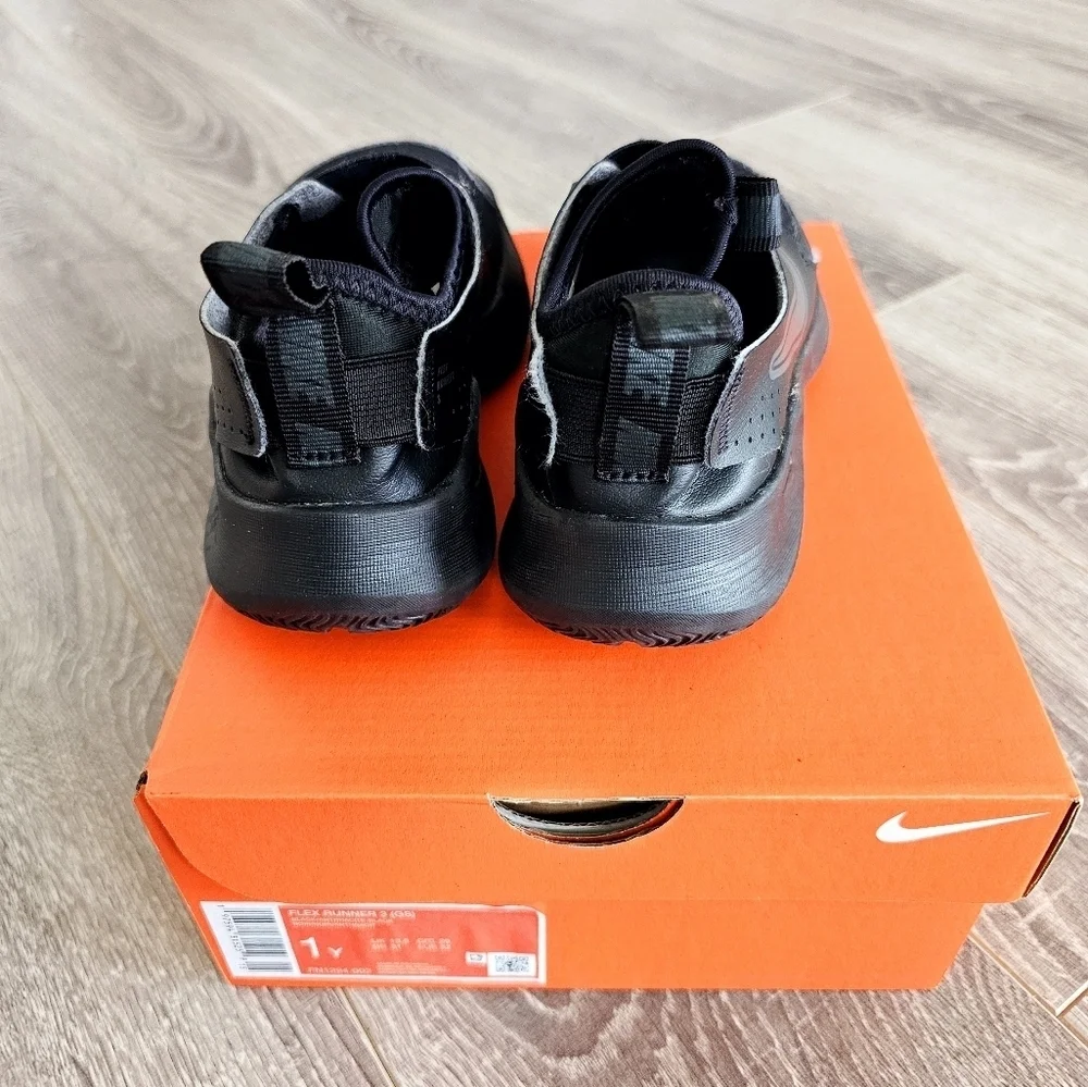Boy's black running shoes